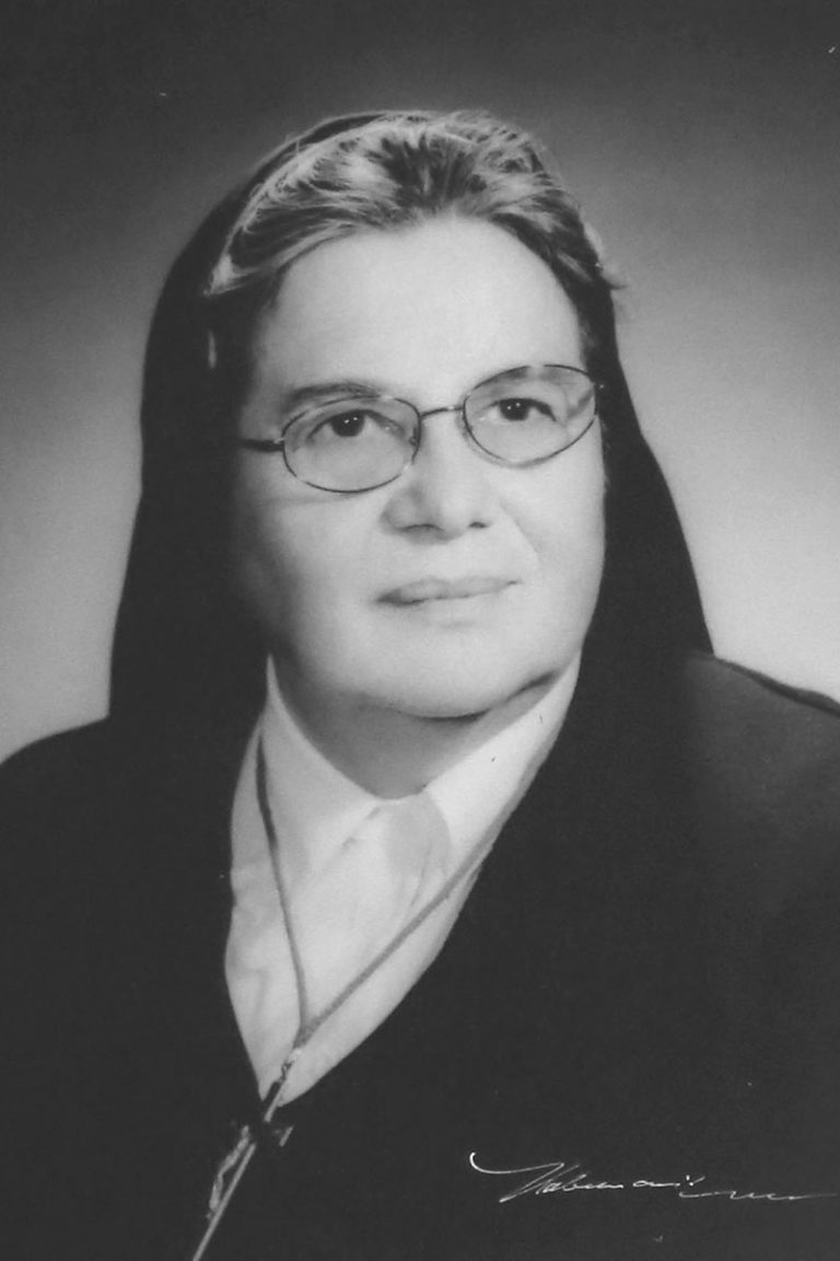Madre Lourdes Muñoz (2002-2012)
